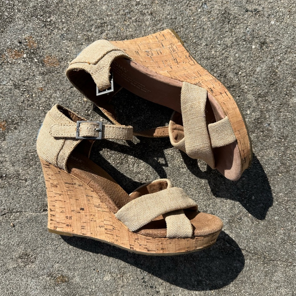 Toms Women's Tan Burlap Wedges